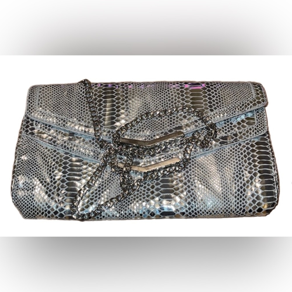 Classy clutch. Used twice.